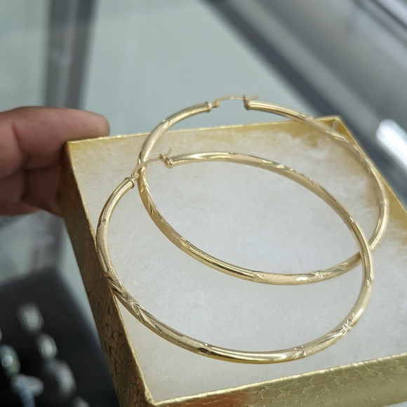 10kt real gold hoop earring